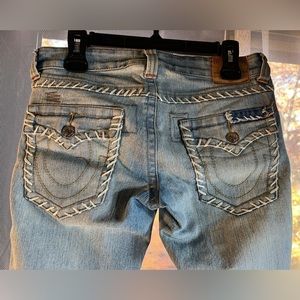 True Religion light blue skinny jeans with thick white extra stitch.Size 29